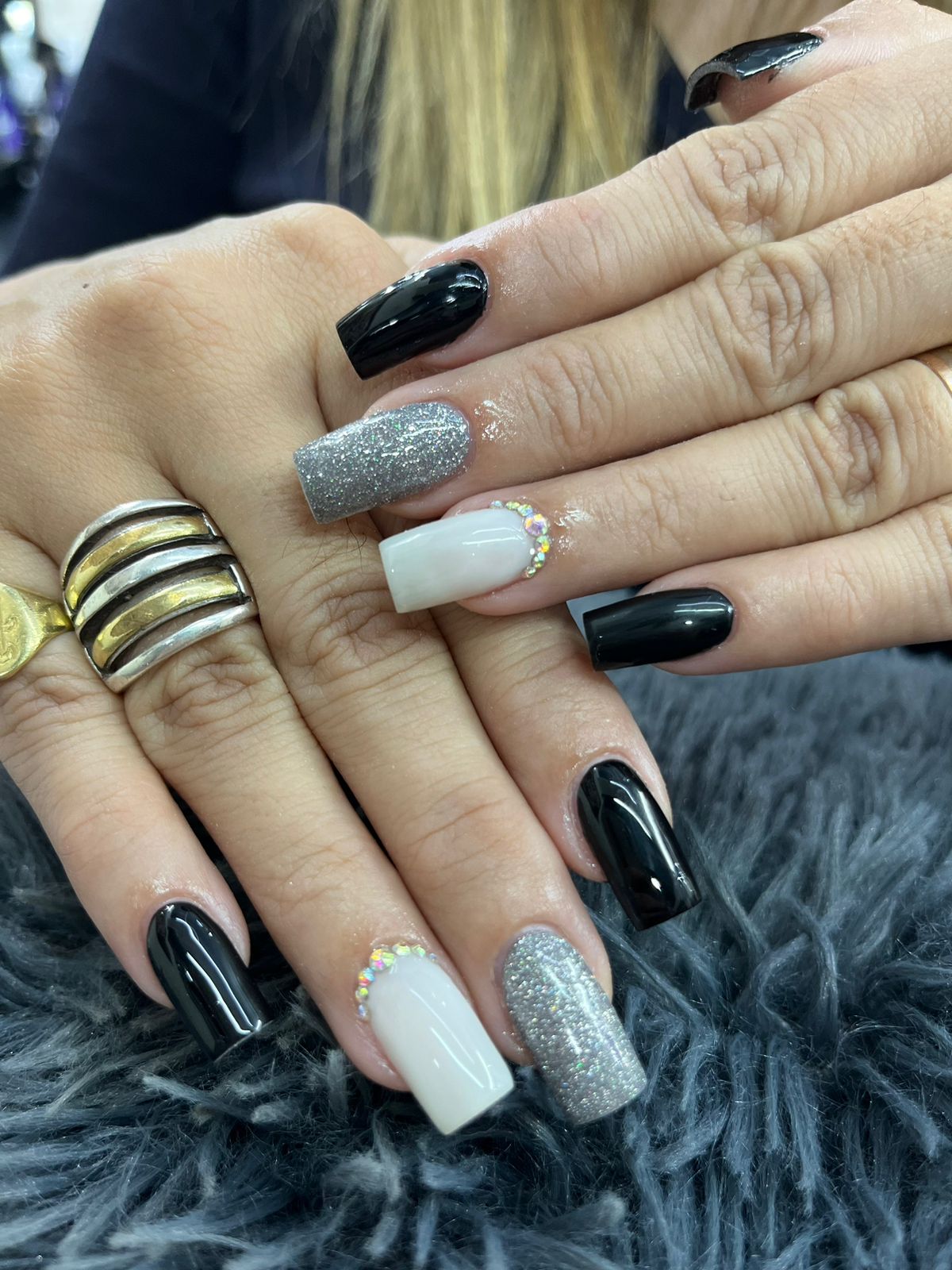 Diseño de uñas en Renata Hair Studio